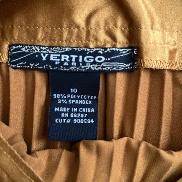 Beautiful Vertigo gold shimmery skirt - Picture 5 of 9